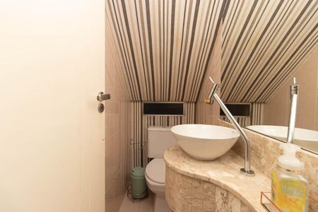 Casa à venda com 284m², 4 quartos e 4 vagasLavabo