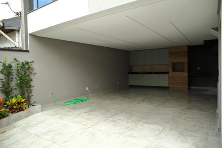 Casa à venda com 156m², 3 quartos e 4 vagasGaragem 