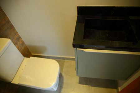 Casa à venda com 156m², 3 quartos e 4 vagasGaragem - Banheiro 