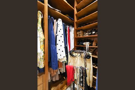 Apartamento à venda com 890m², 5 quartos e 5 vagas Apartamento à venda com 890m², 5 quartos e 5 vagasCloset da suíte 1