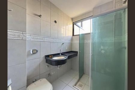 Banheiro de apartamento à venda com 2 quartos, 77m² em Centro Histórico, Porto Alegre