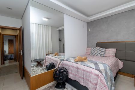 Apartamento à venda com 178m², 4 quartos e 3 vagasQuarto 2