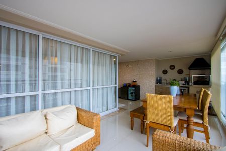 Apartamento à venda com 177m², 3 quartos e 4 vagas Apartamento à venda com 177m², 3 quartos e 4 vagasVaranda gourmet