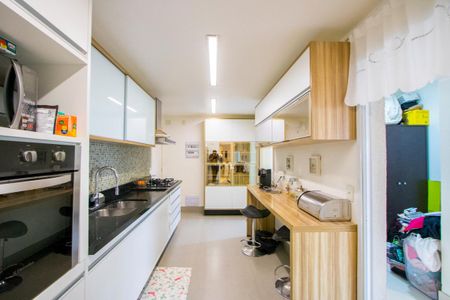 Apartamento à venda com 177m², 3 quartos e 4 vagas Apartamento à venda com 177m², 3 quartos e 4 vagasCozinha