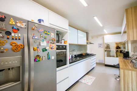 Apartamento à venda com 177m², 3 quartos e 4 vagas Apartamento à venda com 177m², 3 quartos e 4 vagasCozinha