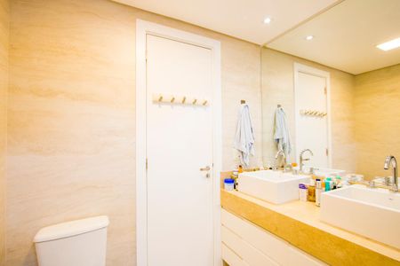 Apartamento à venda com 177m², 3 quartos e 4 vagas Apartamento à venda com 177m², 3 quartos e 4 vagasBanheiro do quarto 1