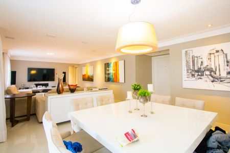 Apartamento à venda com 177m², 3 quartos e 4 vagas Apartamento à venda com 177m², 3 quartos e 4 vagasSala