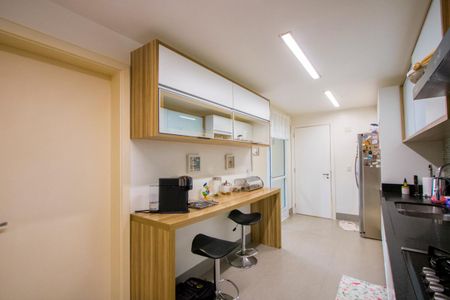 Apartamento à venda com 177m², 3 quartos e 4 vagas Apartamento à venda com 177m², 3 quartos e 4 vagasCozinha