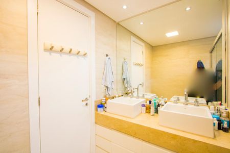 Apartamento à venda com 177m², 3 quartos e 4 vagas Apartamento à venda com 177m², 3 quartos e 4 vagasBanheiro do quarto 1