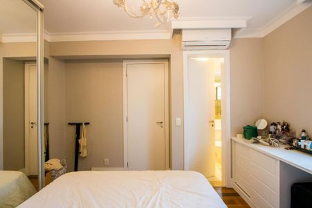 Apartamento à venda com 177m², 3 quartos e 4 vagas Apartamento à venda com 177m², 3 quartos e 4 vagasQuarto 3 - Suíte