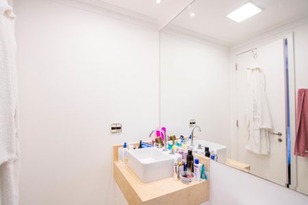 Apartamento à venda com 177m², 3 quartos e 4 vagas Apartamento à venda com 177m², 3 quartos e 4 vagasBanheiro do quarto 3