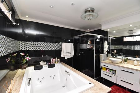 Casa para alugar com 300m², 4 quartos e 4 vagasBanheiro da Suíte