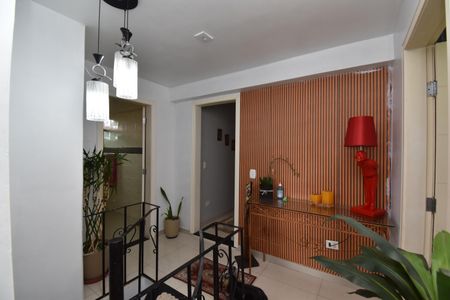 Casa para alugar com 300m², 4 quartos e 4 vagasCorredor/Escadas