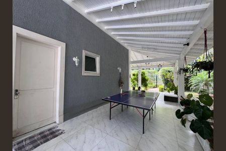 Casa de condomínio para alugar com 1500m², 6 quartos e 5 vagas Casa de condomínio para alugar com 1500m², 6 quartos e 5 vagasÁrea externa