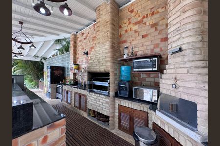 Casa de condomínio para alugar com 1500m², 6 quartos e 5 vagas Casa de condomínio para alugar com 1500m², 6 quartos e 5 vagasÁrea externa