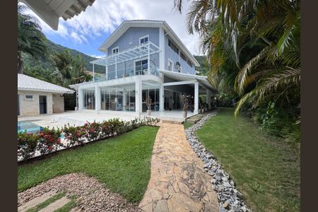 Casa de condomínio para alugar com 1500m², 6 quartos e 5 vagas Casa de condomínio para alugar com 1500m², 6 quartos e 5 vagasÁrea externa