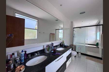 Casa de condomínio para alugar com 1500m², 6 quartos e 5 vagas Casa de condomínio para alugar com 1500m², 6 quartos e 5 vagasSuíte 1 - Banheiro