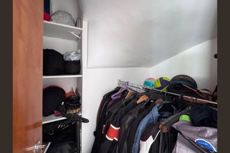 Casa de condomínio para alugar com 1500m², 6 quartos e 5 vagas Casa de condomínio para alugar com 1500m², 6 quartos e 5 vagasSala - Roupeiro