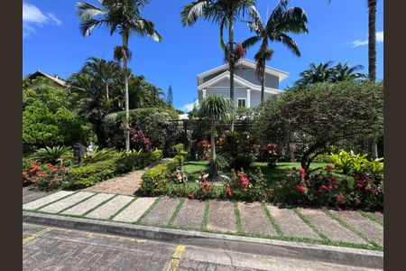 Casa de condomínio para alugar com 1500m², 6 quartos e 5 vagas Casa de condomínio para alugar com 1500m², 6 quartos e 5 vagasFachada