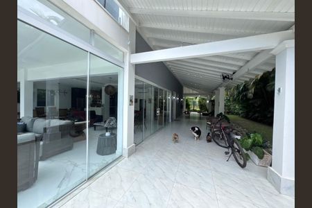 Casa de condomínio para alugar com 1500m², 6 quartos e 5 vagas Casa de condomínio para alugar com 1500m², 6 quartos e 5 vagasÁrea externa