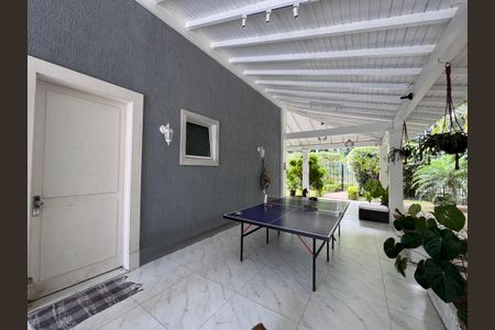 Casa de condomínio para alugar com 1500m², 6 quartos e 5 vagas Casa de condomínio para alugar com 1500m², 6 quartos e 5 vagasÁrea externa