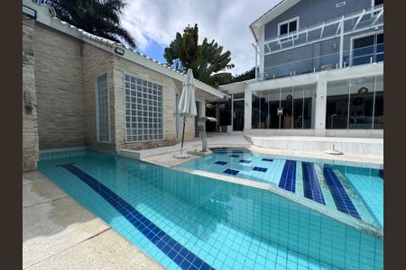 Casa de condomínio para alugar com 1500m², 6 quartos e 5 vagas Casa de condomínio para alugar com 1500m², 6 quartos e 5 vagasÁrea externa