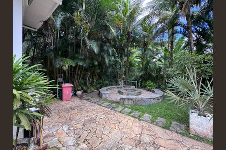 Casa de condomínio para alugar com 1500m², 6 quartos e 5 vagas Casa de condomínio para alugar com 1500m², 6 quartos e 5 vagasÁrea externa