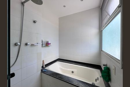 Casa de condomínio para alugar com 1500m², 6 quartos e 5 vagas Casa de condomínio para alugar com 1500m², 6 quartos e 5 vagasSuíte 1 - Banheiro