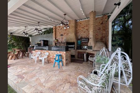 Casa de condomínio para alugar com 1500m², 6 quartos e 5 vagas Casa de condomínio para alugar com 1500m², 6 quartos e 5 vagasÁrea externa