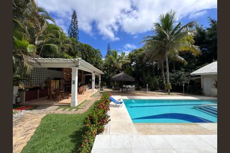 Casa de condomínio para alugar com 1500m², 6 quartos e 5 vagas Casa de condomínio para alugar com 1500m², 6 quartos e 5 vagasÁrea externa