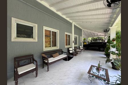 Casa de condomínio para alugar com 1500m², 6 quartos e 5 vagas Casa de condomínio para alugar com 1500m², 6 quartos e 5 vagasÁrea externa