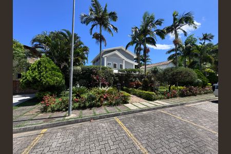 Casa de condomínio para alugar com 1500m², 6 quartos e 5 vagas Casa de condomínio para alugar com 1500m², 6 quartos e 5 vagasFachada