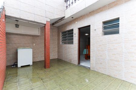 Casa para alugar com 70m², 2 quartos e 2 vagasQuintal