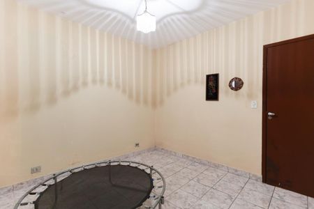 Casa para alugar com 70m², 2 quartos e 2 vagasQuarto 1