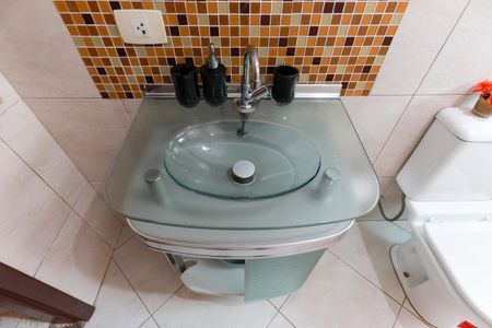 Casa para alugar com 70m², 2 quartos e 2 vagasBanheiro