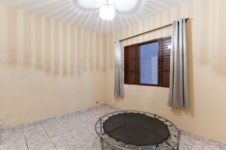 Casa para alugar com 70m², 2 quartos e 2 vagasQuarto 1