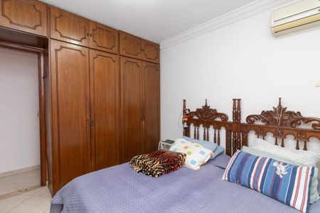 Casa à venda com 430m², 5 quartos e 4 vagasQuarto 2