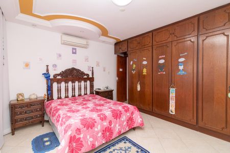 Casa à venda com 430m², 5 quartos e 4 vagasSuíte