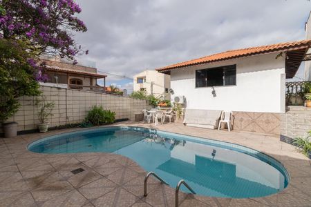 Casa à venda com 430m², 5 quartos e 4 vagasPiscina