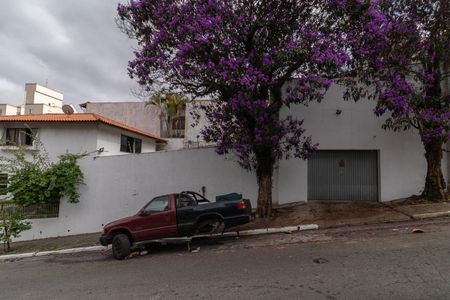 Casa à venda com 430m², 5 quartos e 4 vagasFachada