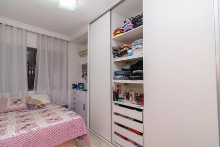 Casa à venda com 430m², 5 quartos e 4 vagasQuarto 4