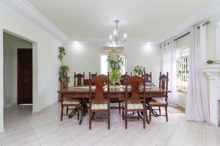 Casa à venda com 430m², 5 quartos e 4 vagasSala