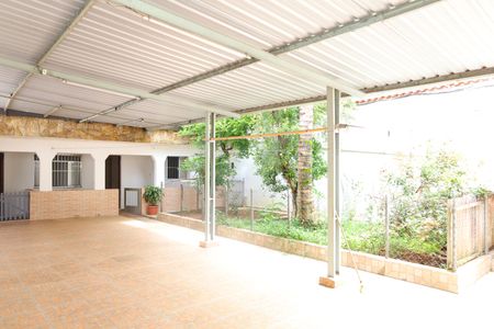 Casa para alugar com 300m², 4 quartos e 4 vagasQuintal e garagem