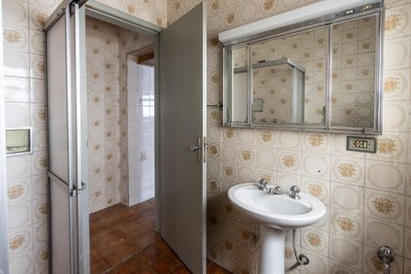 Casa para alugar com 250m², 3 quartos e 5 vagas Casa para alugar com 250m², 3 quartos e 5 vagasBanheiro do Corredor