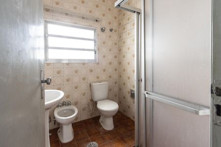 Casa para alugar com 250m², 3 quartos e 5 vagas Casa para alugar com 250m², 3 quartos e 5 vagasBanheiro do Corredor