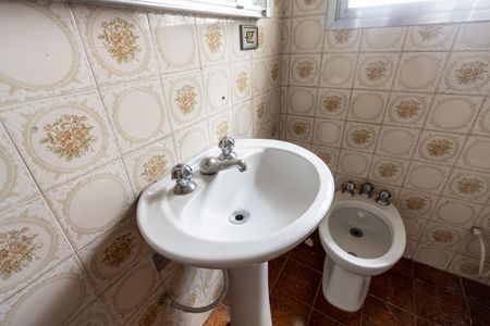 Casa para alugar com 250m², 3 quartos e 5 vagas Casa para alugar com 250m², 3 quartos e 5 vagasBanheiro do Corredor