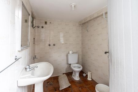 Casa para alugar com 250m², 3 quartos e 5 vagas Casa para alugar com 250m², 3 quartos e 5 vagasBanheiro de Serviço