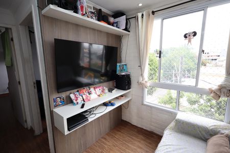 Sala de TV de apartamento à venda com 2 quartos, 43m² em Vila Camilópolis, Santo André