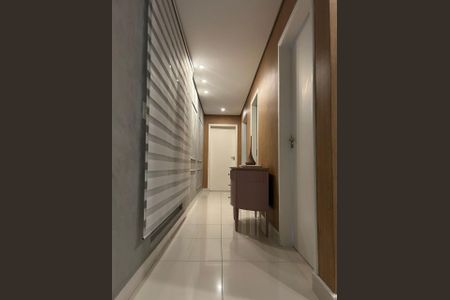 Corredor de casa para alugar com 3 quartos, 200m² em Jardim Helena, São Paulo