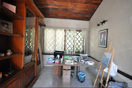 Casa para alugar com 600m², 4 quartos e 5 vagasEscritório